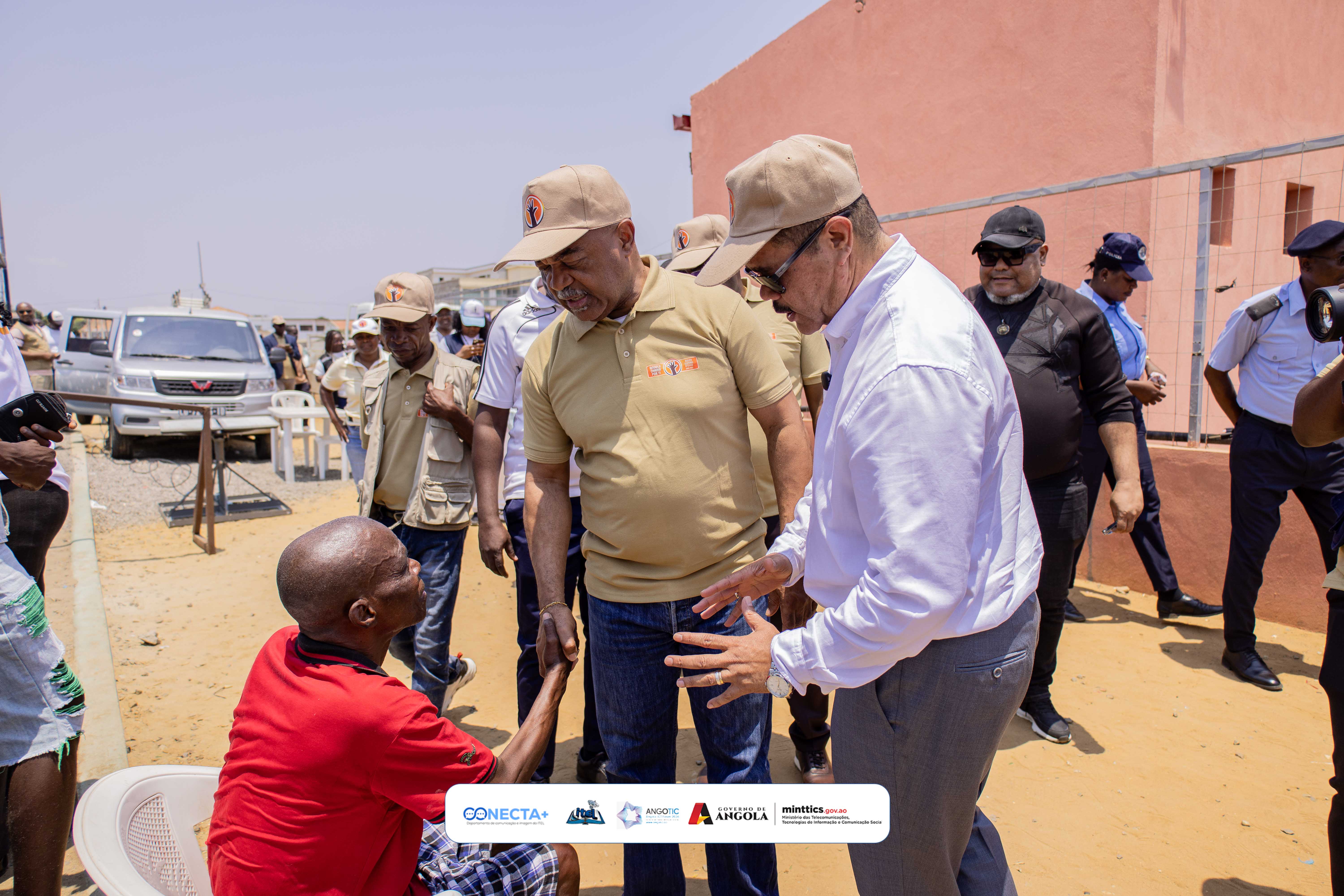 MÁRIO OLIVEIRA APELA À ACTUALIZAÇÃO DOS DADOS ELEITORAIS DURANTE VISITA A VIANA